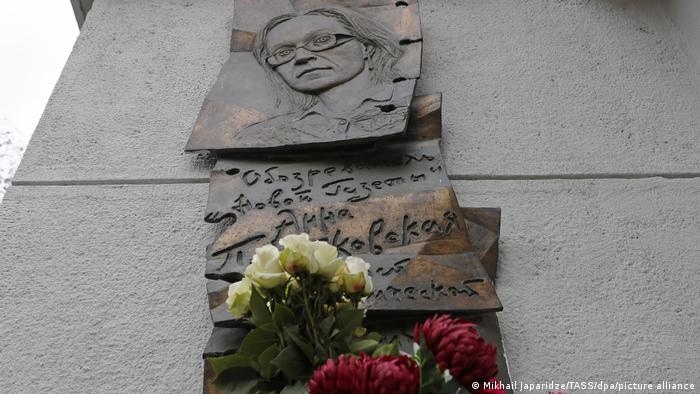 Memorial plaque on the building of Novaya Gazeta, where Anna Politkovskaya worked