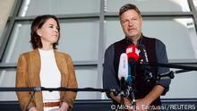 6.10.2021, Berlin****
The Greens party co-leaders Annalena Baerbock and Robert Habeck give a statement after a party leadership meeting in Berlin, Germany, October 6, 2021. REUTERS/Michele Tantussi