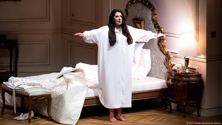 Marina Abramović u perfomars-operi kao Marija Kalas