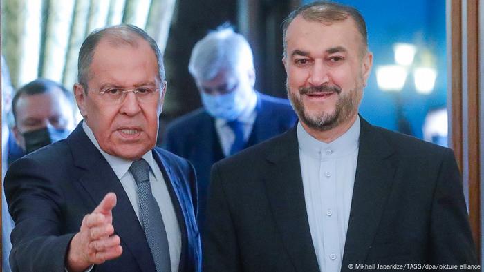 Der russische Außenminister Sergej Lawrow mit seinem iranischen Amtskollegen Amir Abdollayan in Moskau.