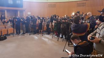 Журналісти в очікуванні прес конференції Євгена Мецгера в Укрексімбанку