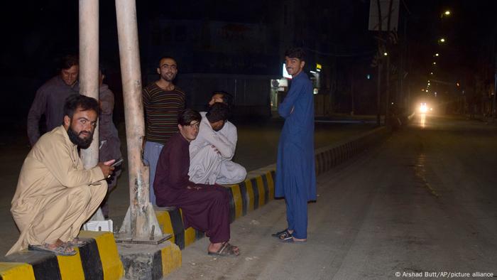 Pakistan, Quetta | Anwohner haben wegen des Erdbebens ihre Häuser verlassen Pakistan, Quetta | Anwohner haben wegen des Erdbebens ihre Häuser verlassen
