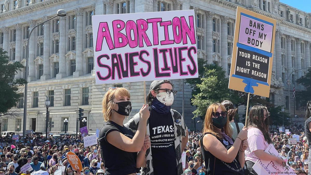 Texas Abortions Resume After Controversial Law Halted – DW – 10/08/2021