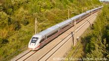 Stuttgart, Deutschland - 9. Mai 2021: ICE 4 Zug der Deutsche Bahn DB auf der Neubaustrecke NBS Mannheim-Stuttgart in Deutschland.