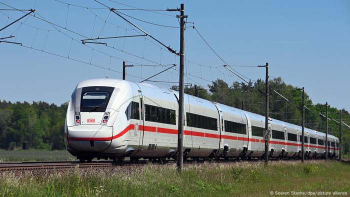 Operadora ferroviária Deutsche Bahn investe em novas rotas internacionais, conectando a Alemanha à França e Itália.