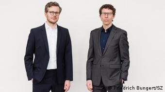 Бастиан Обермайер и Фредерик Обермайер са разследващи журналисти в Зюддойче Цайтунг.