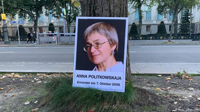 Years later, the murdered Russian journalist Anna Politkowskaja is commemorated, Amnesty International rally in front of the Russian Embassy in Berlin 2021