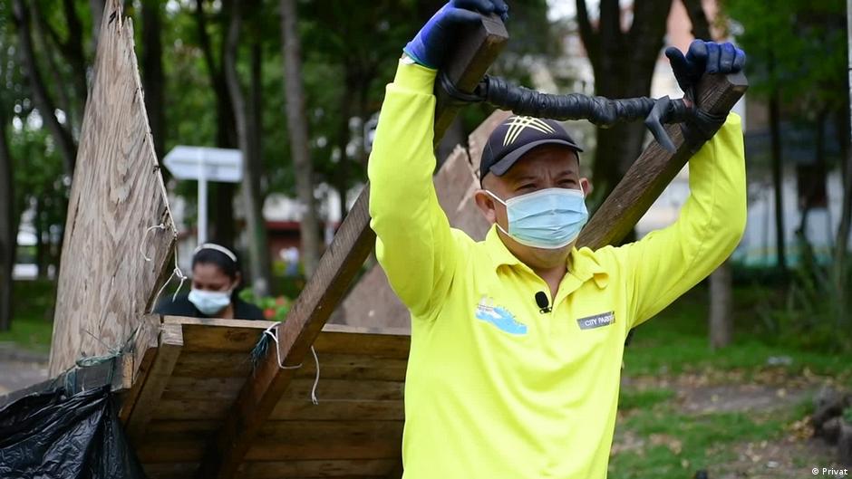 Colombia Collecting trash to survive DW 10/07/2021