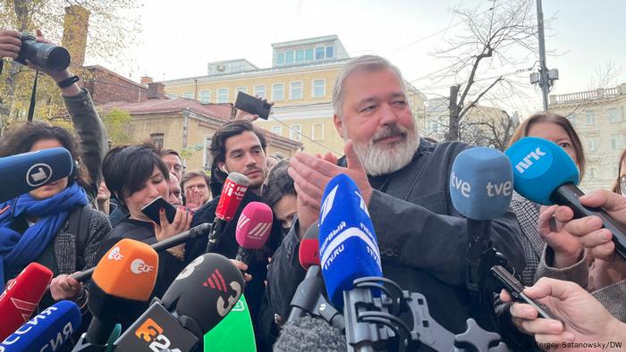 Дмитрий Муратов после новости о получении Нобелевской премии мира на встрече с коллегами-журналистами