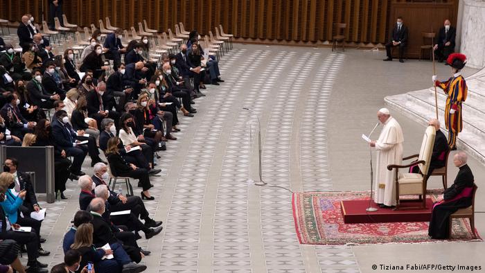 Vatikan | Papst Franziskus empfängt Abgeordnete in Vorbeitung auf COP 26