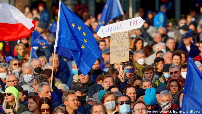 Manifestación europeísta en Varsovia: también en su país encuentra oposición la política del gobierno.