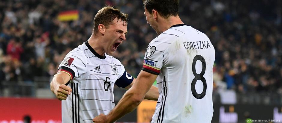 Kimmich e Goretzka comemoram vitória sobre a Romênia 