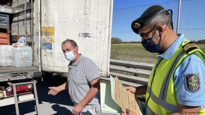 Portugal Die Portugiesische Polizei sucht an der Granze nach Limo-Schmugglern