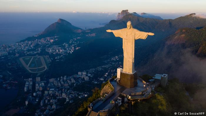 Rio De Janeiro S Famous Christ The Redeemer Statue Marks 90 All Media Content Dw 17 10 21