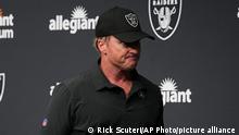 Entrenador de los Raiders de Las Vegas renuncia por mensajes sexistas y homofóbicos