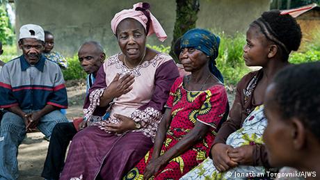 Julienne Lusenge mit Frauen in Beni, Demokratische Republik Kongo (Archivbild)
