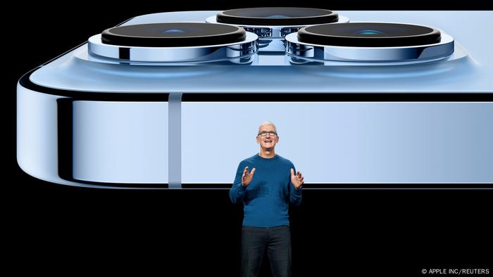 Apple glänzt nach wie vor mit starken Absatz- und Umsatzzahlen - hier Tim Cook bei der Präsentation des iPhone 13 (September 2021)