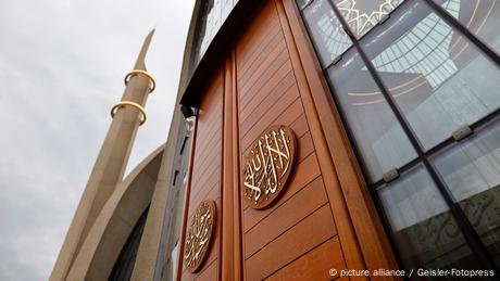 Всеки петък джамиите в Кьолн ще могат да призовават за