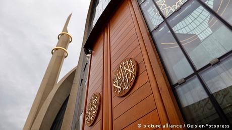 Всеки петък джамиите в Кьолн ще могат да призовават за