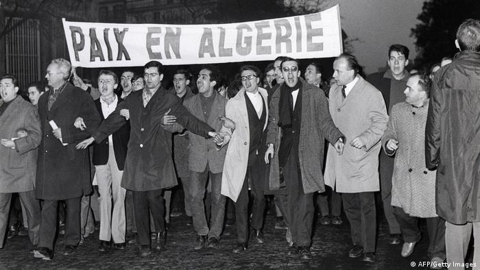 مظاهرة في باريس سنة 1961 مؤيدة لاستقلال الجزائر، أرشيف مظاهرة في باريس سنة 1961 مؤيدة لاستقلال الجزائر، أرشيف