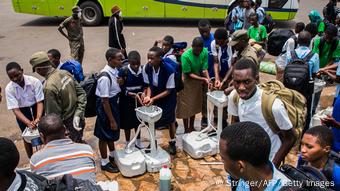 Au Rwanda, les autorités font du respect des règles d'hygiène leur priorité face à la Covid-19.