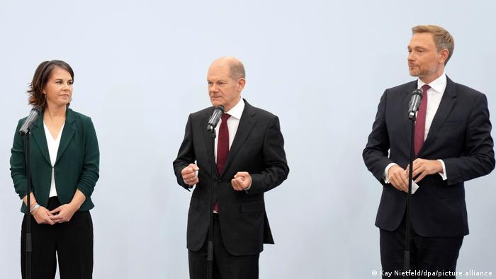 Annalena Baerbock (Zeleni), Olaf Scholz (SPD) i Christian Lindner (FDP)