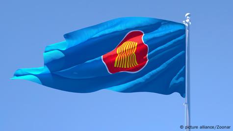 آسیان تنظیم کے لوگو والا پرچم آسیان تنظیم کے لوگو والا پرچم