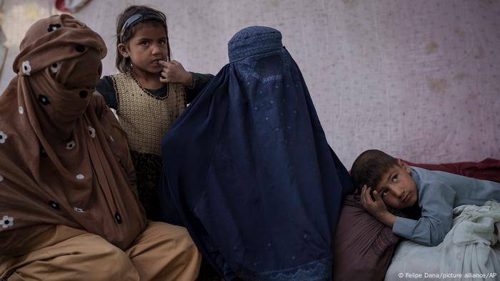 با قدرت گیری طالبان در افغانستان زنان این کشور بسیاری از آزادی‌هایی را که در طی بیست سال گذشته کسب کرده بودند، از دست داده‌اند.