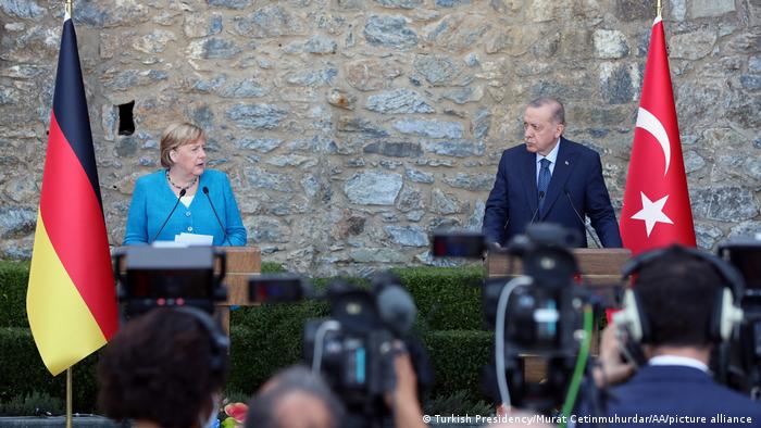 Канцлер ФРГ Ангела Меркель и президент Турции Реджеп Тайип Эрдоган на встрече в Стамбуле