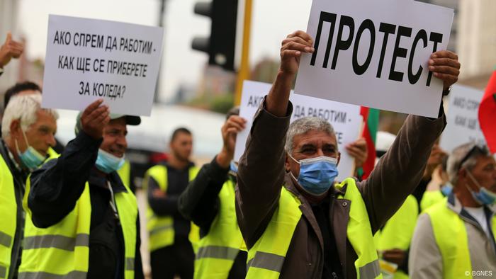 Влизаме в изборите с два типа кампании: полуспонтанни протести и