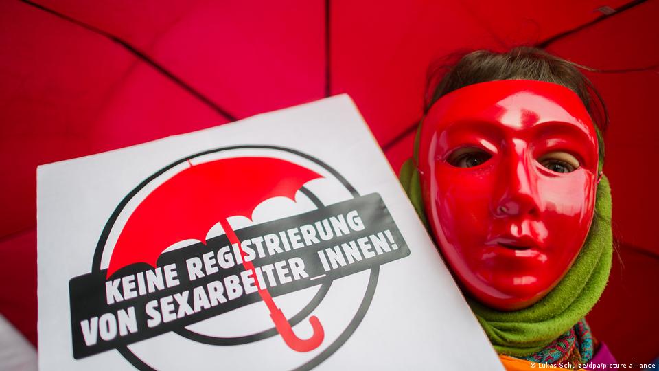 Sex workers speak out against German prostitution law – DW