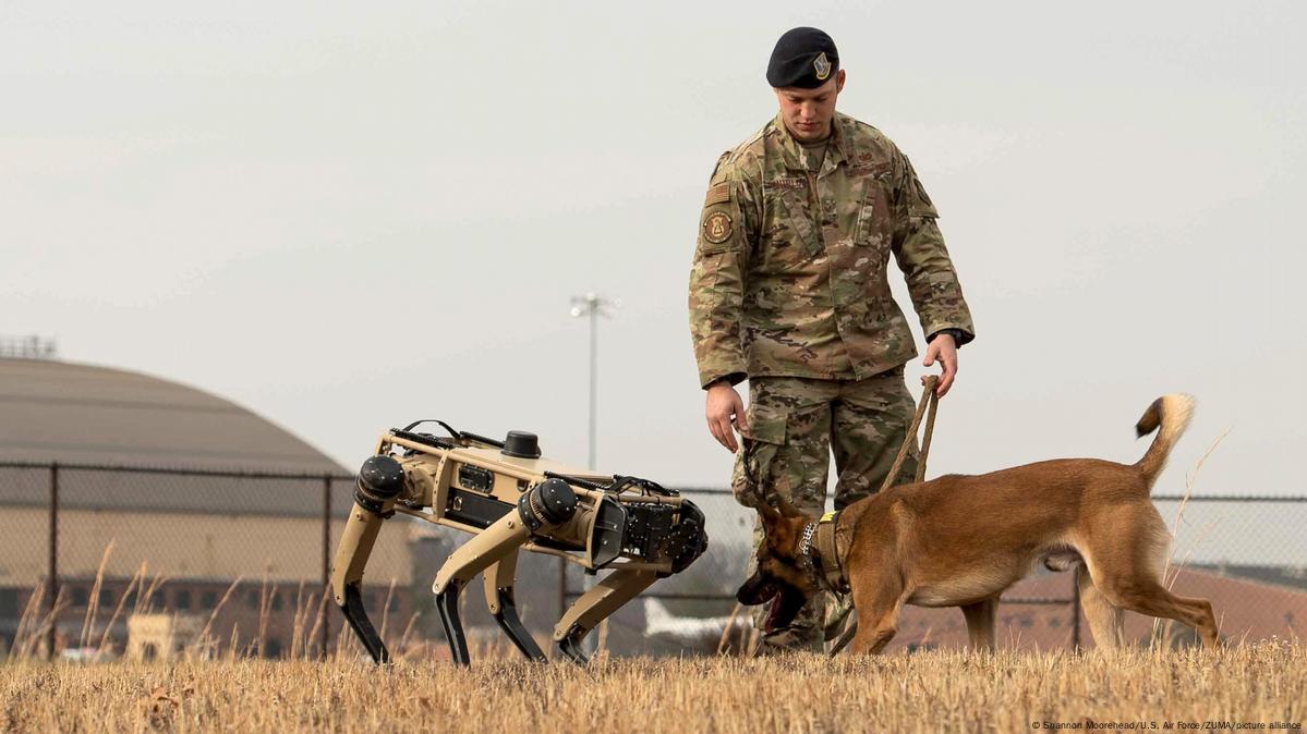 Ghost Robotics presenta a un perro robot con rifle de francotirador