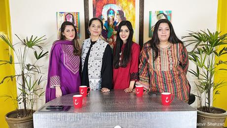 Pakistan: Women YouTubers counter sexist slur