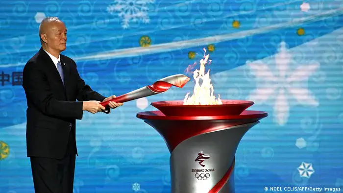 China Peking | Olympische Winterspiele 2022 | Übergabe des Olympischen Feuers