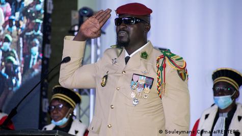 Mamadi Doumbouya lors de sa prestation de serment en octobre 2021