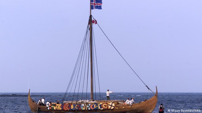 Réplica de uma embarcação viking em L'Anse aux Meadows em 2000