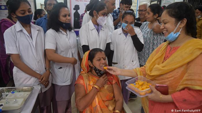 Indien Corona-Pandemie | 1 Milliarde Impfdosen verabreicht