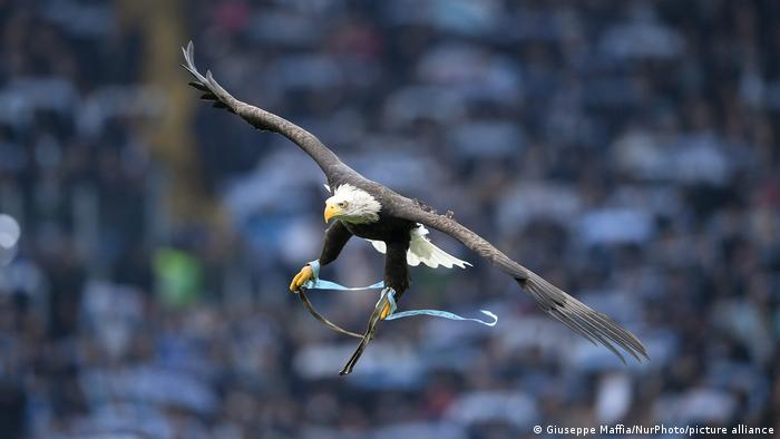 No es la primera vez que se registran casos de cánticos y gestos fascistas en la hinchada del Lazio. 