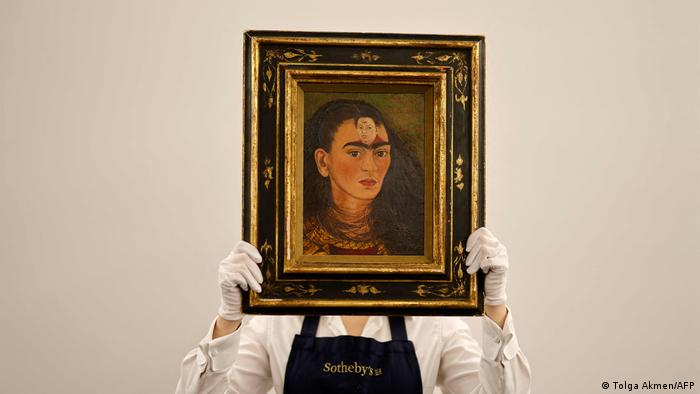 Gemälde Diego und ich von Frida Kahlo zeigt ein Selbstbildnis Kahlos, auf ihre Stirn hat sie Deigos Kopf gemalt Diego 