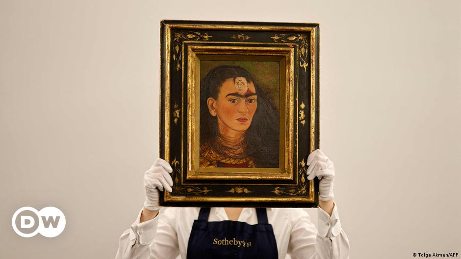 Potret diri Frida Kahlo terjual dengan rekor  juta |  Seni |  DW