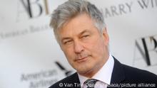 Alec Baldwin anuncia acuerdo con la familia de mujer muerta en el plató de Rust
