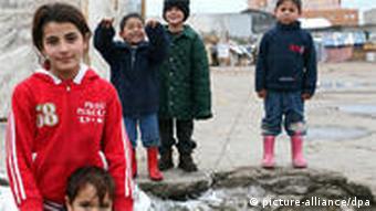 Roma Kinder auf der Straße (Foto: dpa)