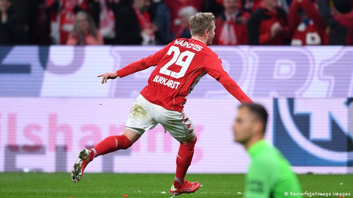 Jonathan Burkardt celebrates scoring for Mainz against Augsburg