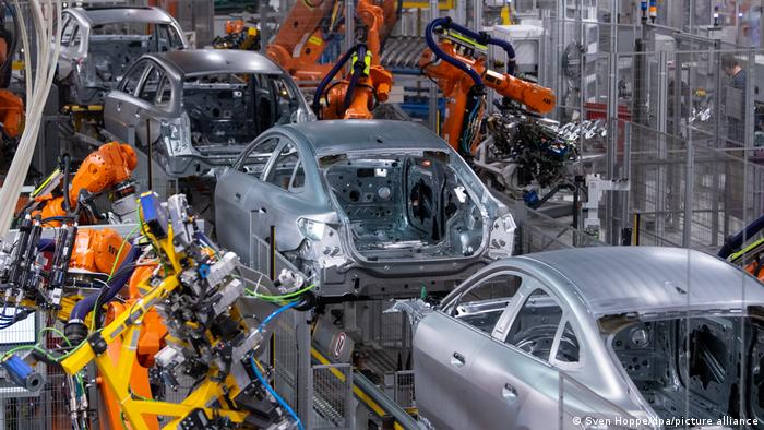 Robote punojne per modele te BMW