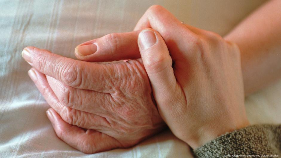 Doulas do fim da vida: o trabalho de quem acompanha a morte