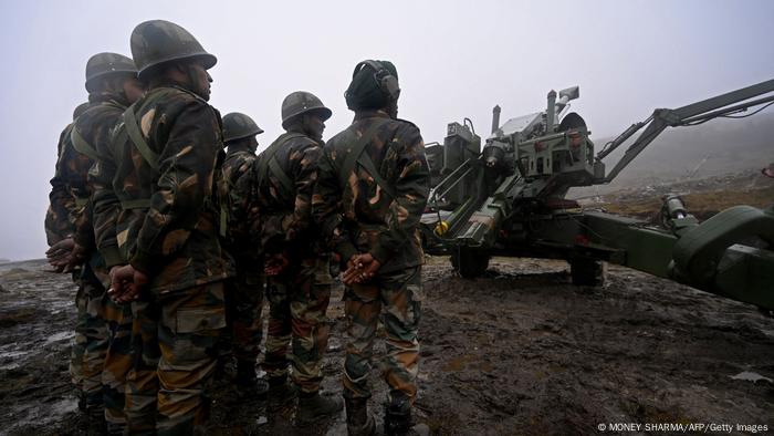 India Tawang |  Indian soldiers near the Chinese border