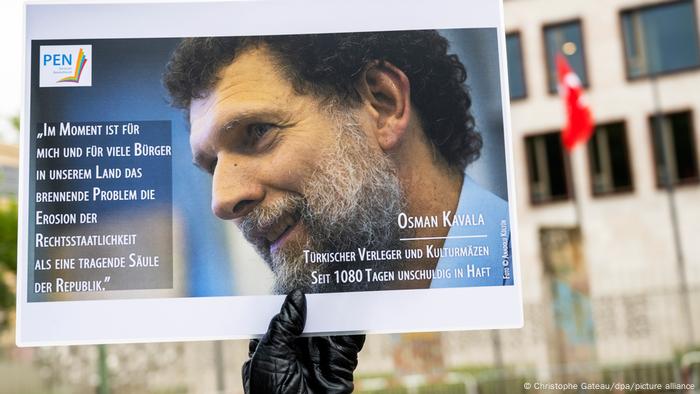  Mahnwache für türkischen Verleger und Kulturmäzen Osman Kavala