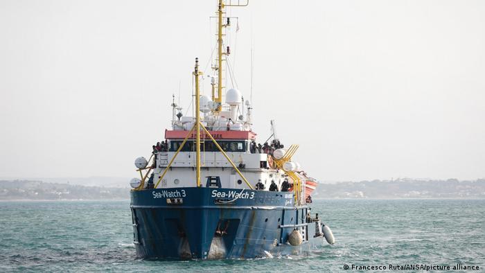 Italien I Migranten: Schiff Sea Watch 3 in Pozzallo