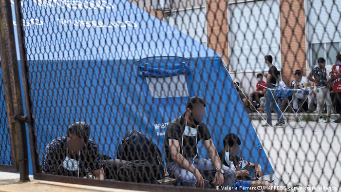 Migranti u prihvatilištu u Roccelli Ionici 