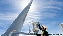 Siemens secures first wind turbine orders in Africa
The Haouma Wind Farm project is built in Northern Morocco, approximately 30 km east of Tangier, and six km south of the Mediterranean coast. At 50 MW, Haouma features 22 Siemens SWT-2.3-93 wind turbines (power 2300 kW, diameter 93 m). Includes a five-year service contract.
The SWT-2.3-93 wind turbine is an upgraded version of the classical SWT-2.3-82 machine and includes the new B45 blade, a rotor diameter of 93 m, and hence a 25 percent increase of the swept area relative to the SWT-2.3-82 wind turbine.
The B45 blades are made of fiberglassreinforced epoxy in Siemens’ proprietary IntegralBlade® manufacturing process.
In this process, the blades are cast in one piece, leaving no weak points at glue joints and providing optimum quality. The aerodynamic design represents stateof-the-art wind turbine technology, and the structural design has special Siemens safety factors over and above all normal industry and customer requirements.
Rotor 60 tons
Nacelle 82 tons
Tower Site-specific Siemens secures first wind turbine orders in Africa
